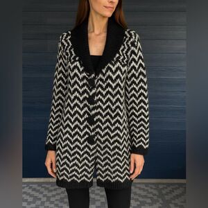 23rd St. Black and White Knit Sweater cardigan sz Small Boho on the buttons